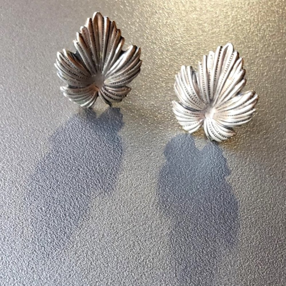 Vintage 50's Sterling Grape Leaves Earrings - Picture 5 of 12